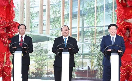 政府总理阮春福发布首个越南品牌汽车生产项目开工令