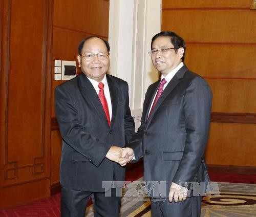 越共中央组织部部长会见老挝内务部部长
