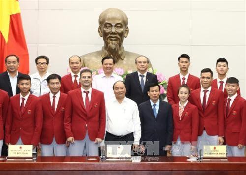 政府总理阮春福会见第29届东南亚运动会越南体育代表团各成员
