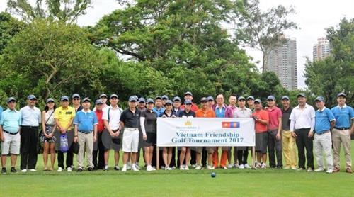 越南驻中国香港代表机构举行高尔夫球公开赛欢庆国庆节