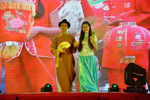 Khai mạc Hội diễn nghệ thuật quần chúng và Trình diễn trang phục Hoa tỉnh Sóc Trăng năm 2017