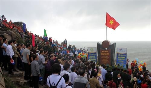 2018新年升旗仪式在越南大陆最东端举行