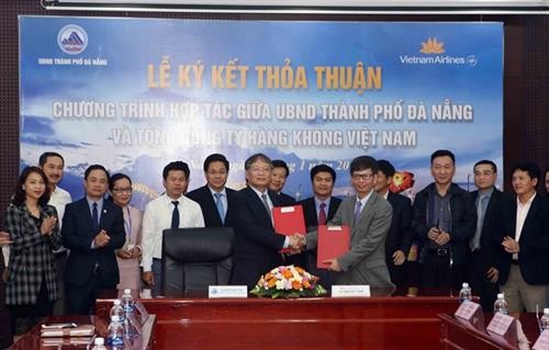 岘港和越航合作促进旅游、贸易和投资