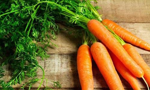 Cà rốt sẽ thành thuốc độc nếu ăn với những thứ này