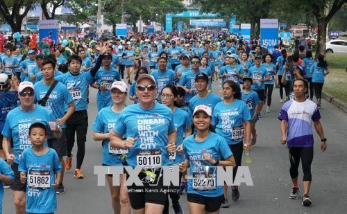 8000多名运动员参加2018年胡志明市国际马拉松赛