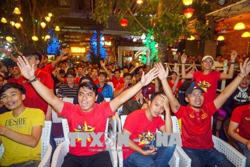 Cổ động viên Thành phố Hồ Chí Minh vỡ òa niềm vui chiến thắng cùng U23 Việt Nam