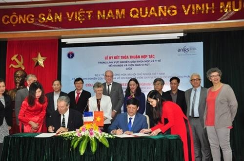Pháp giúp Việt Nam tăng cường năng lực phòng chống HIV/AIDS và viêm gan vi rút