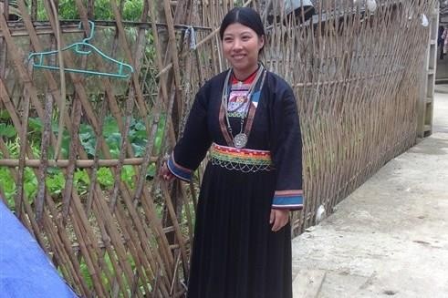 Nét đẹp trong trang phục truyền thống phụ nữ Mông Đen ở Cao Bằng