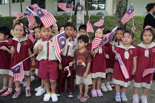 Malaysia cho phép trẻ em không có quốc tịch được đến trường 