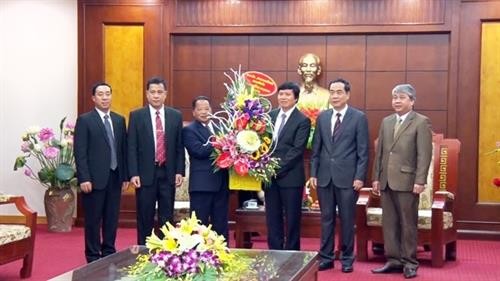 越南和平省与老挝华潘省加强合作关系