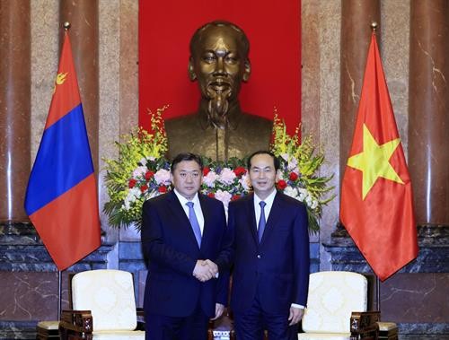 越南国家主席陈大光会见蒙古国家大呼拉尔主席米耶贡布·恩赫包勒德