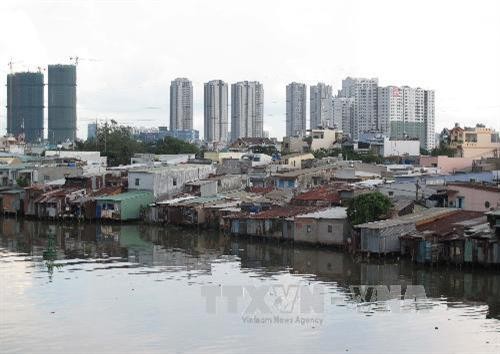 Thành phố Hồ Chí Minh tổ chức lại cuộc sống cho các hộ dân sống trên và ven kênh rạch