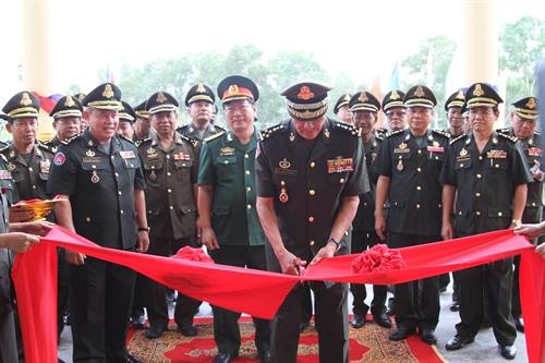 越南援建的柬埔寨陆军司令部指挥大楼正式落成