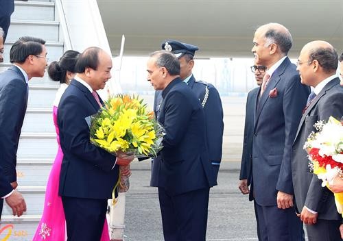 政府总理阮春福抵达新德里 开始东盟—印度纪念峰会系列活动