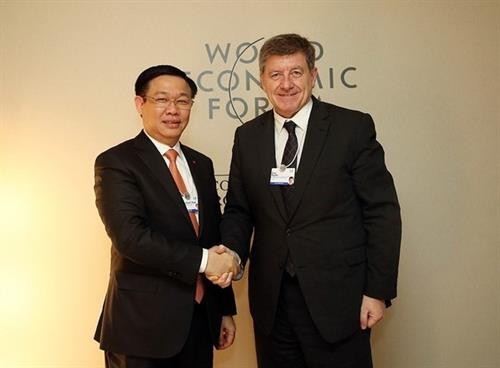 王廷惠在第48届世界经济论坛年会开展系列会见活动