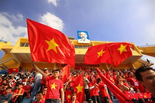Làng nghề may cờ Tổ quốc tất bật trả đơn hàng cho người hâm mộ U23 Việt Nam