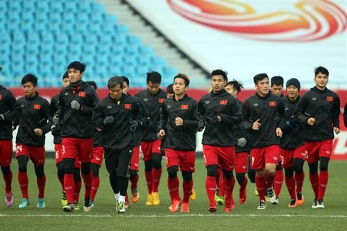 越南政府总理向越南U23足球队颁发奖状
