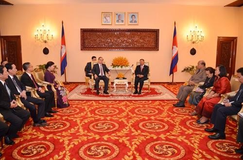 柬埔寨领导人高度评价胡志明市与金边市之间的关系