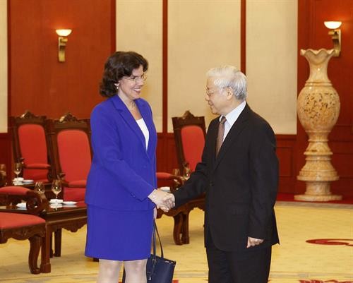 越共中央总书记阮富仲会见古巴新任驻越大使