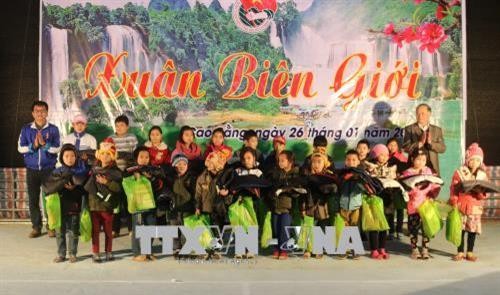 Chương trình "Xuân biên giới năm 2018” đến với các huyện Trùng Khánh và Hạ Lang
