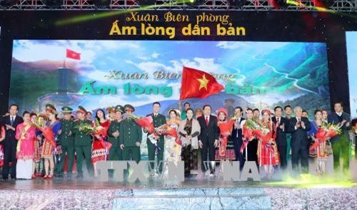Chủ tịch Quốc hội Nguyễn Thị Kim Ngân dự chương trình "Xuân biên phòng ấm lòng dân bản"