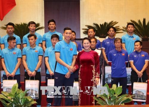 越南国会主席阮氏金银会见了载誉回国的越南U23球队