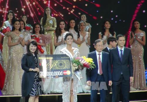 Người đẹp Ê đê H’Hen Niê đăng quang Hoa hậu Hoàn vũ Việt Nam 2017
