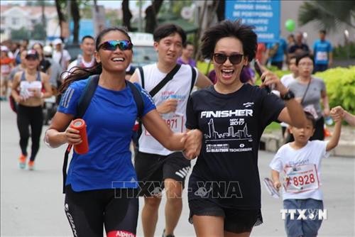 Thành phố Hồ Chí Minh: Hơn 10.000 người chinh phục đường chạy 5km gây quỹ từ thiện