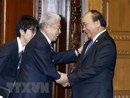 越南政府总理阮春福会见日本众议院议长和日本参议院议长