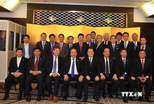 越南政府总理阮春福与日本企业举行座谈会