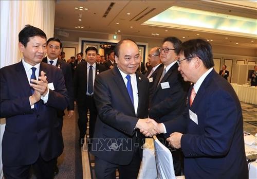 越南政府总理阮春福会见日本部分大型企业领导