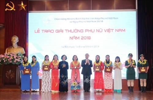 Lễ trao "Giải thưởng Phụ nữ Việt Nam 2018"