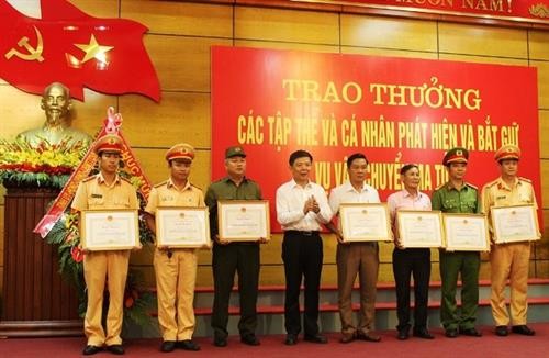 越南广平省公安破获一起特大运输毒品案获表彰