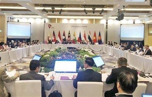 第33届东盟峰会联合协调会议在新加坡举行