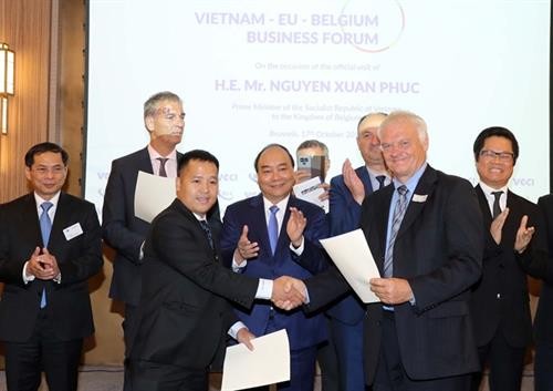 政府总理阮春福出席越南-欧盟与比利时企业论坛