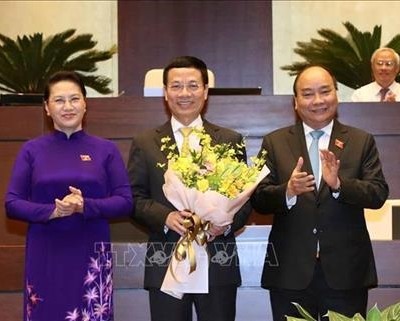 Thông qua Nghị quyết phê chuẩn bổ nhiệm ông Nguyễn Mạnh Hùng làm Bộ trưởng Bộ Thông tin và Truyền thông