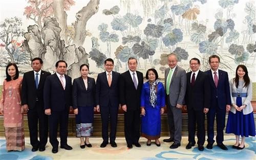 中国外长王毅：中方重视东盟在区域合作中的中心地位