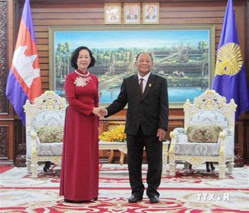 越共中央民运部长张氏梅会见柬埔寨王国国会主席韩桑林