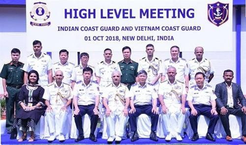 越南海警船首访印度