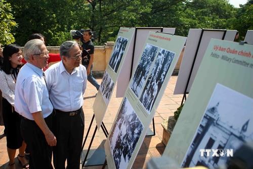 “河内：1954年10月的回忆”展览会在河内举行 庆祝首都解放64周年 