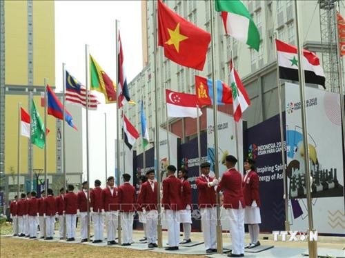 2018年第三届亚残会：越南体育代表团在雅加达举行升旗仪式
