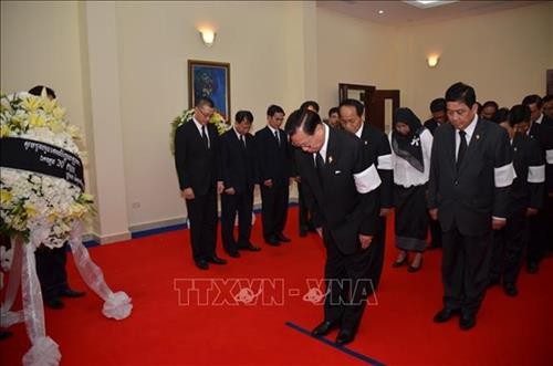越南驻柬埔寨、澳大利亚大使馆举行原越共中央总书记杜梅吊唁仪式