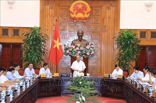 越南政府总理阮春福同宁顺省领导举行工作会议