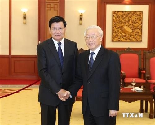 越共中央总书记阮富仲会见老挝政府总理通伦•西苏里