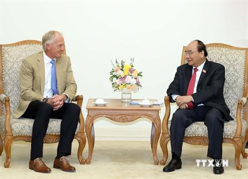 政府总理阮春福会见越南旅游大使