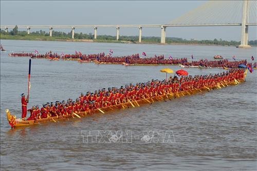 Campuchia lập kỷ lục Guinness chiếc Ghe Ngo dài nhất thế giới