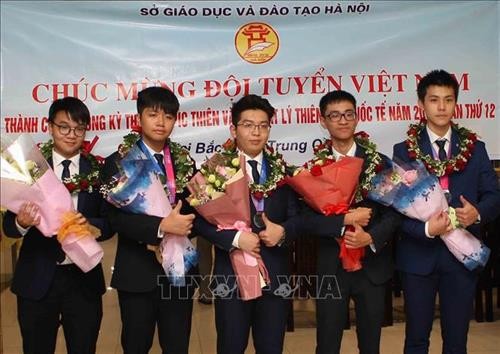 Hà Nội tuyên dương học sinh đoạt giải thưởng Kỳ thi Thiên văn và Vật lý Thiên văn quốc tế 2018