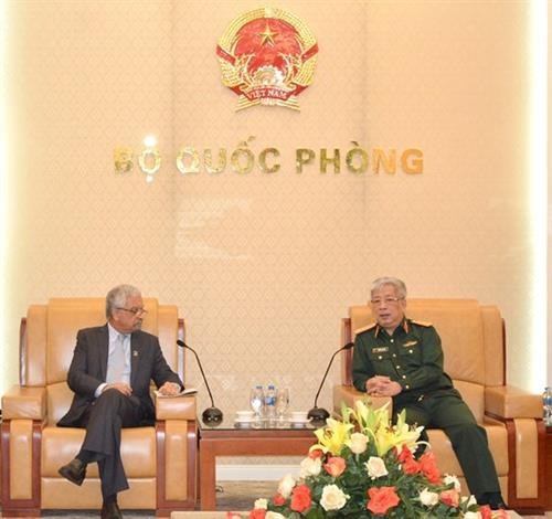 越南国防部领导人会见联合国常驻越南协调员卡玛勒•马特拉