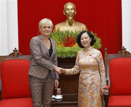 越共中央民运部部长张氏梅会见德国左派党代表团