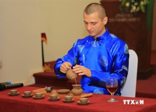 承天顺化省茶艺大师比赛吸引15个国家代表参加